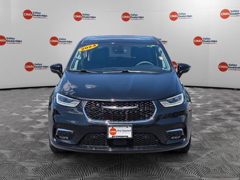 Used 2024 Chrysler Pacifica Touring-L AWD/4WD image 2