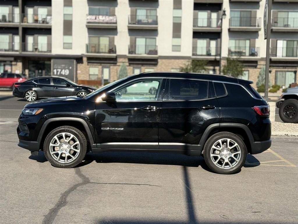 Used 2022 Jeep Compass Latitude AWD/4WD image 4