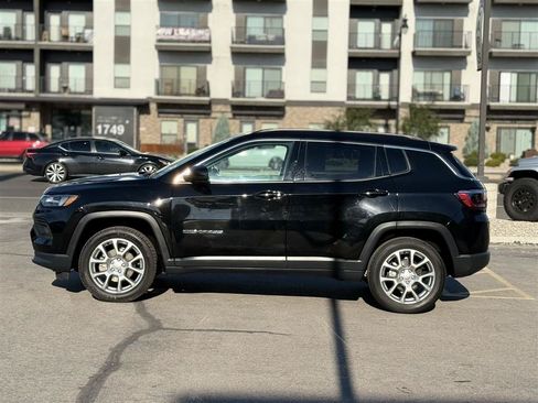 Used 2022 Jeep Compass Latitude AWD/4WD image 4
