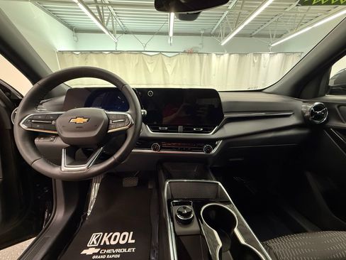 Used 2026 Chevrolet Equinox LT FWD image 17