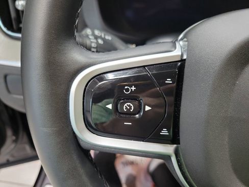 Used 2025 Volvo XC60 B5 Plus image 29