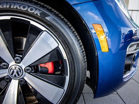 Used 2014 Volkswagen Beetle R-Line image 19