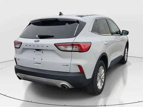 Used 2020 Ford Escape SE image 4