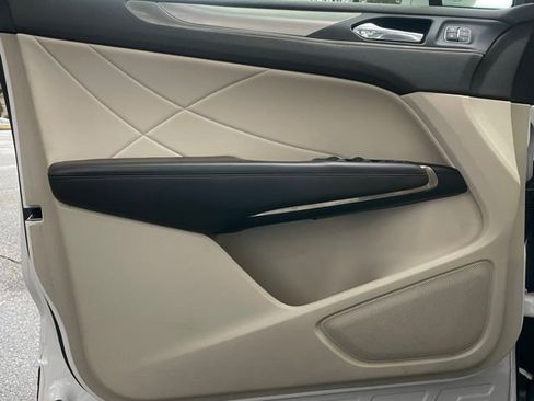 Used 2019 Lincoln MKC Premiere FWD image 13