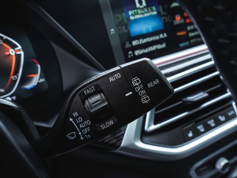 Used 2022 BMW X7 xDrive40i w/ M Sport Package image 23