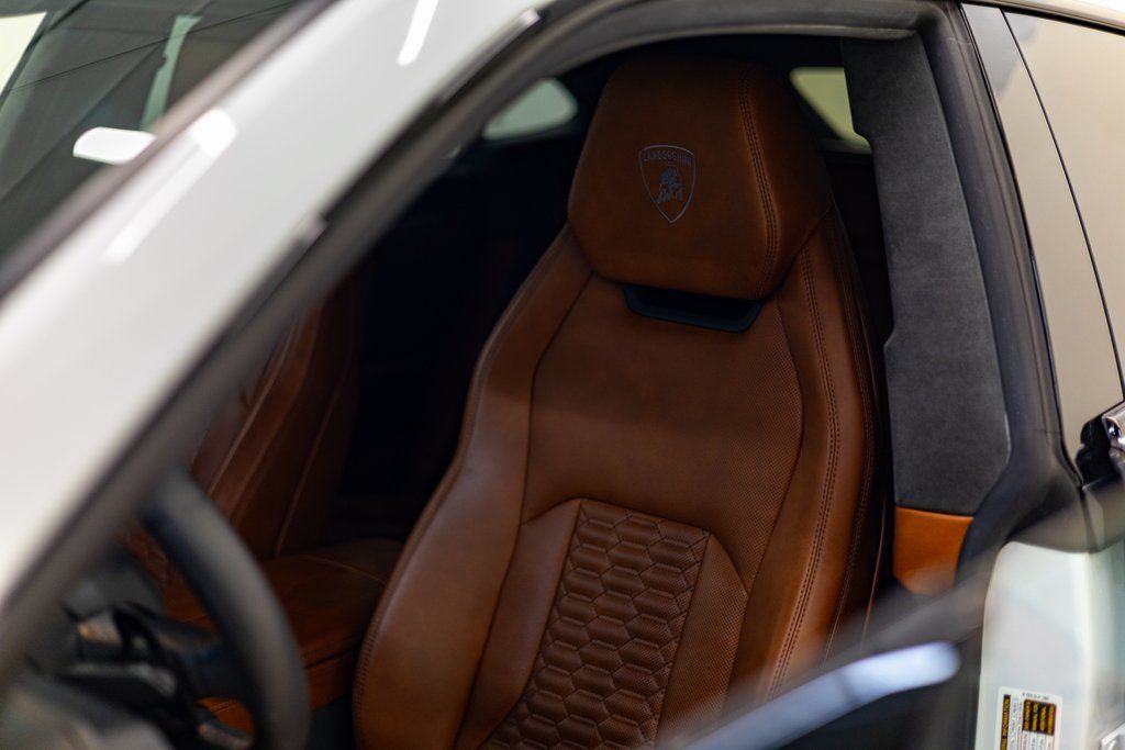 Used 2021 Lamborghini Urus AWD/4WD image 15