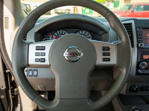 Used 2021 Nissan Frontier SV image 17