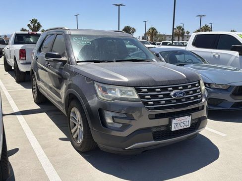 Used 2016 Ford Explorer XLT w/ Equipment Group 202A FWD image 18