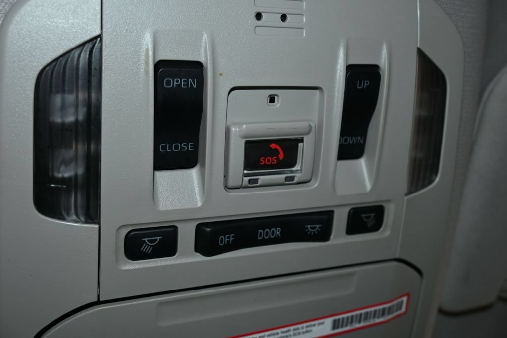 Used 2022 Toyota Highlander XLE AWD/4WD image 25
