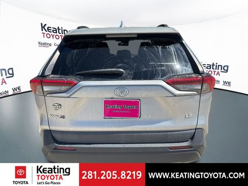 Used 2019 Toyota RAV4 LE image 6