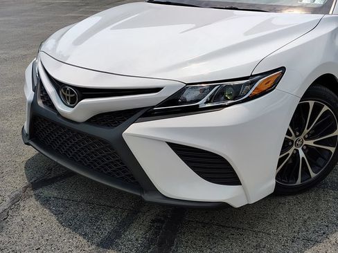 Used 2020 Toyota Camry SE AWD/4WD image 2