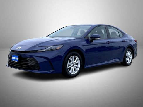 Used 2025 Toyota Camry LE image 1