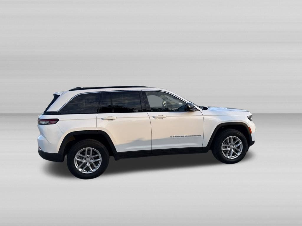 Used 2025 Jeep Grand Cherokee Laredo X w/ Luxury Tech Group I AWD/4WD image 4