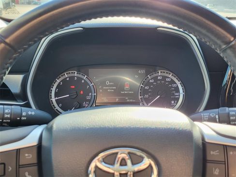 Used 2023 Toyota Highlander XLE image 25