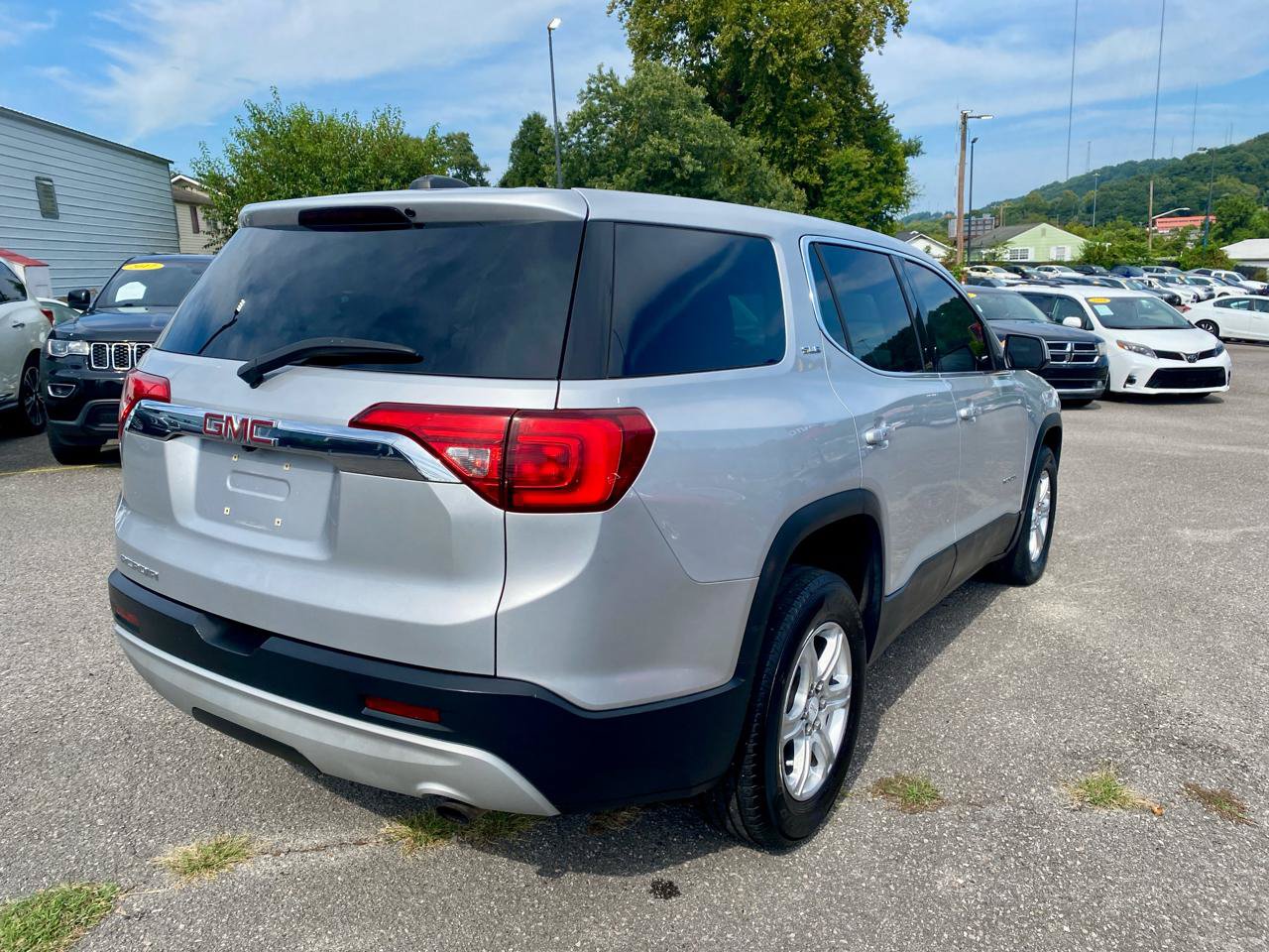 Used 2017 GMC Acadia SLE FWD image 7