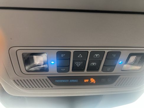 Used 2023 Ford Explorer XLT w/ Equipment Group 202A AWD/4WD image 32
