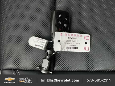 New 2025 Chevrolet Silverado EV LT image 36