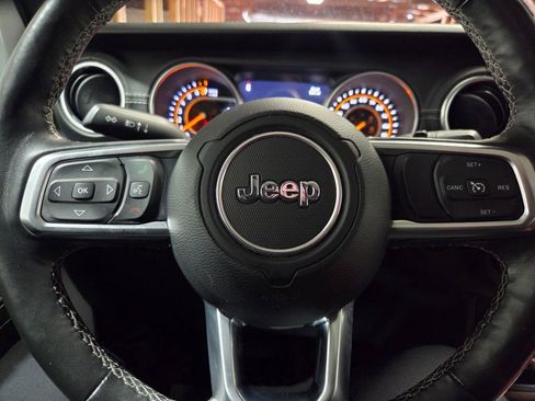 Certified 2018 Jeep Wrangler Unlimited Sahara image 9