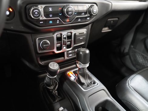 Used 2023 Jeep Wrangler Sahara image 26