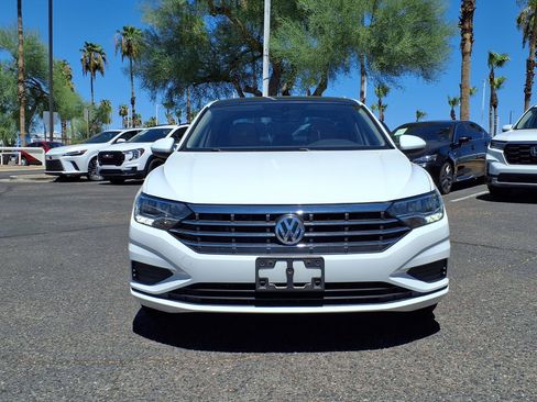 Used 2021 Volkswagen Jetta SE FWD image 2