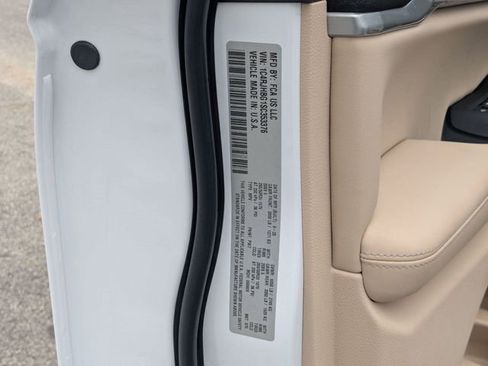 New 2025 Jeep Grand Cherokee Limited w/ Luxury Tech Group II AWD/4WD image 42