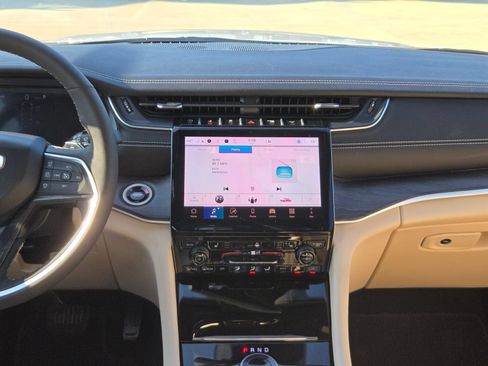 Certified 2025 Jeep Grand Cherokee L Limited RWD image 17