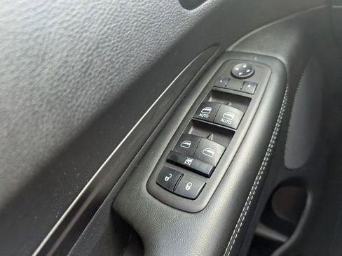 Used 2023 Dodge Durango SXT image 32