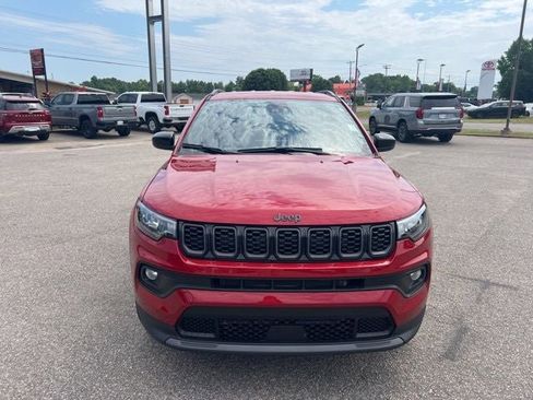 Used 2026 Jeep Compass Latitude AWD/4WD image 9