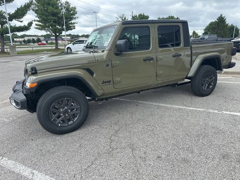 New 2025 Jeep Gladiator Sport image 14
