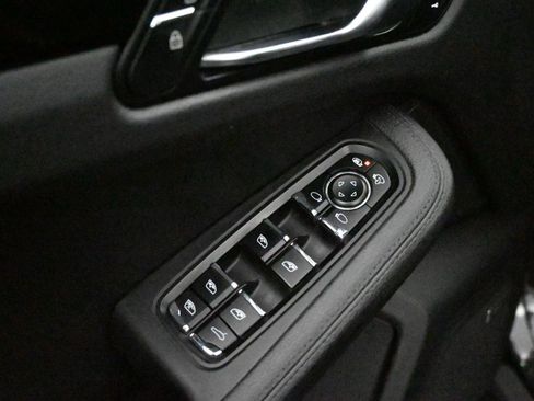 Used 2019 Porsche Macan 4DR SUV AWD image 6