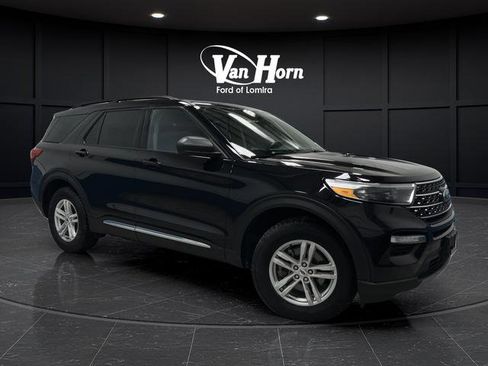 Used 2023 Ford Explorer XLT image 1