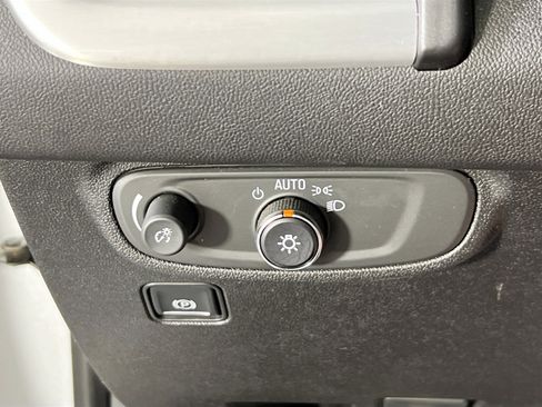 Used 2018 GMC Terrain SLE w/ Driver Convenience Package image 10