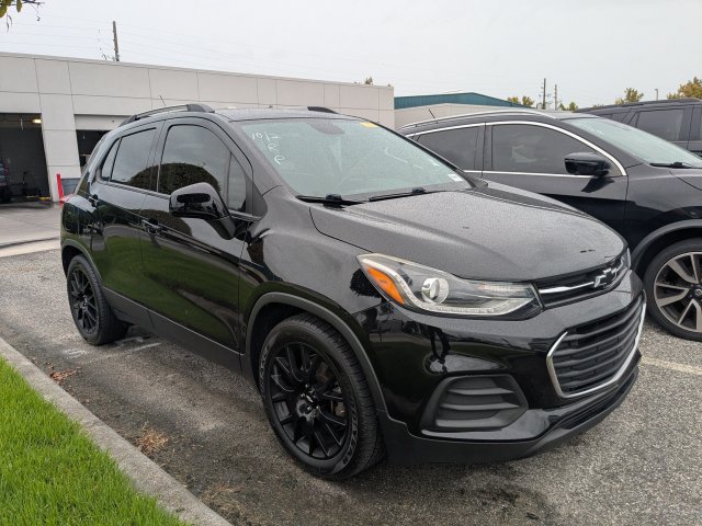 Used 2021 Chevrolet Trax LT w/ Midnight Edition FWD image 1