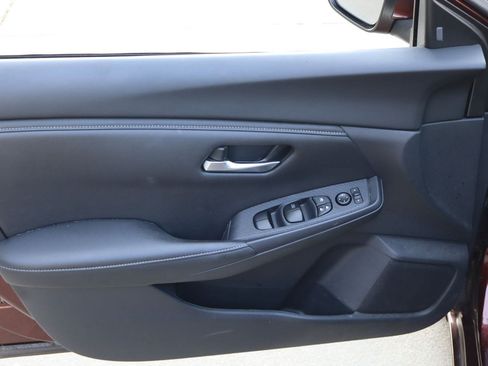 Used 2024 Nissan Sentra SV FWD image 19