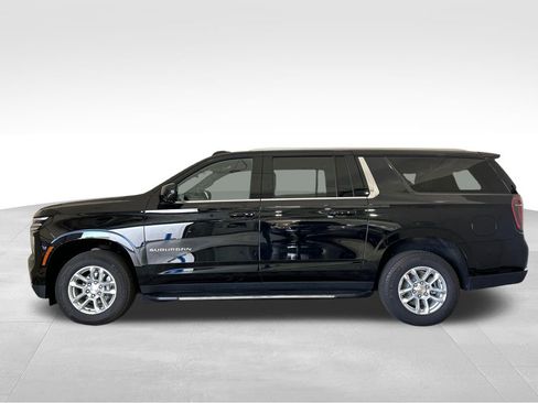 Used 2025 Chevrolet Suburban LT AWD/4WD image 2