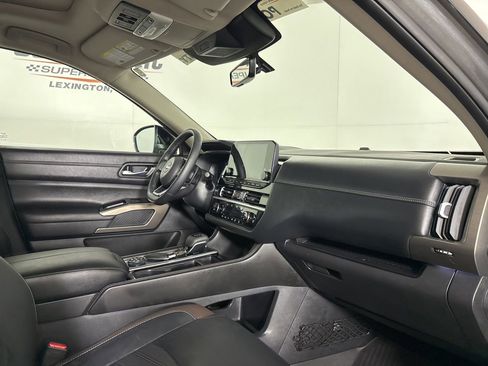 Used 2024 Nissan Pathfinder Platinum w/ Cargo Package AWD/4WD image 33