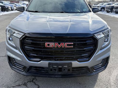 Certified 2023 GMC Terrain SLE w/ Driver Convenience Package image 2