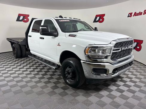 Used 2024 RAM 3500 Tradesman w/ Chrome Appearance Group AWD/4WD image 10