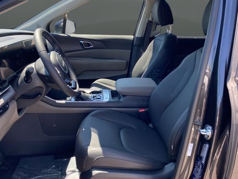 New 2026 Kia Carnival EX FWD image 9