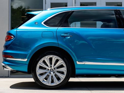New 2025 Bentley Bentayga Extended Wheelbase image 5