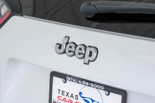 Used 2021 Jeep Cherokee Latitude Plus AWD/4WD image 54