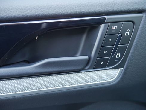 Used 2024 Porsche Cayenne image 18