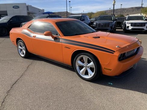 Used 2014 Dodge Challenger R/T image 3