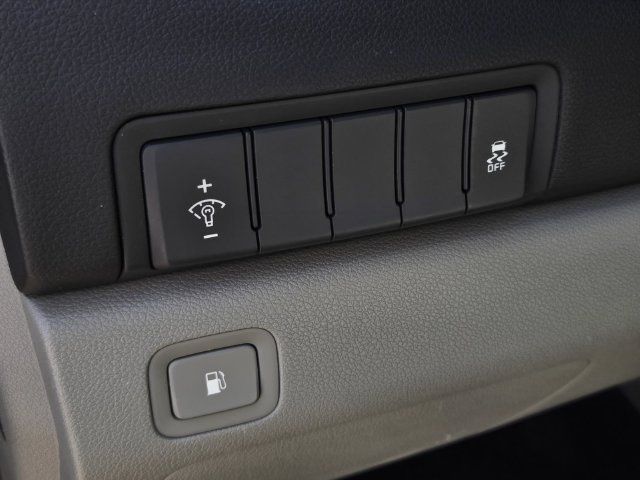 Used 2017 Kia Sedona LX w/ LX Essentials Premium Package FWD image 18