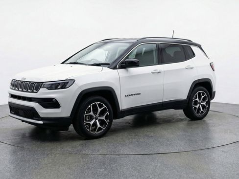 Used 2025 Jeep Compass Limited AWD/4WD image 2