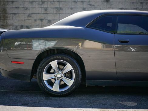 Used 2016 Dodge Challenger SXT image 14