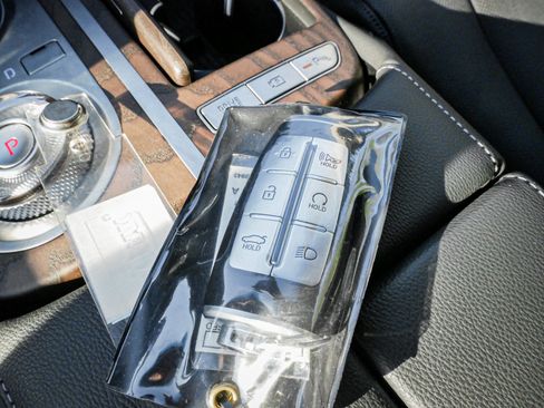 Used 2024 Genesis G80 image 35