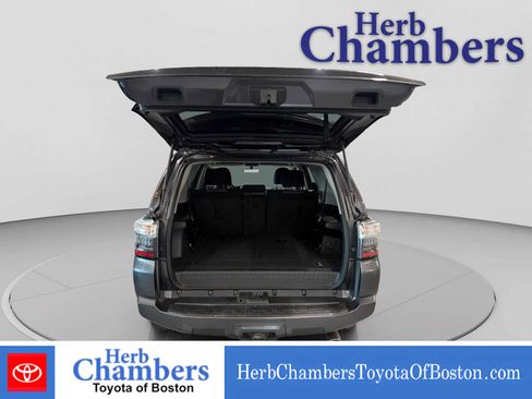 Used 2016 Toyota 4Runner SR5 RWD image 4
