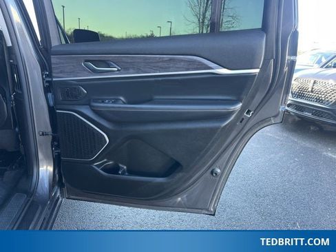 Used 2022 Jeep Grand Cherokee L Limited image 20