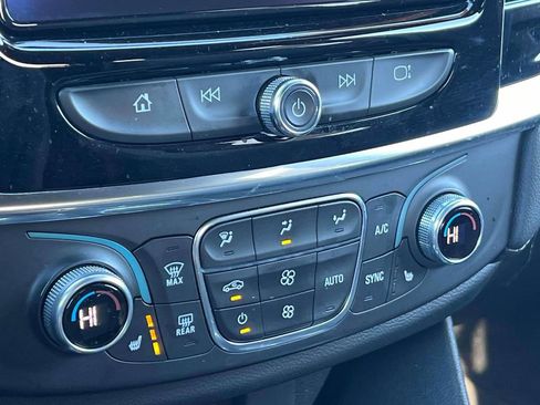 Used 2023 Chevrolet Traverse LT image 28